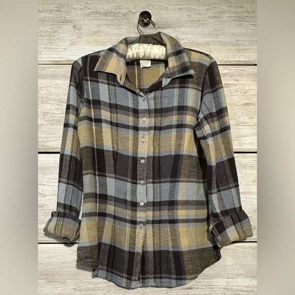 Delia’s Long Sleeved Flannel - Picture 2 of 3
